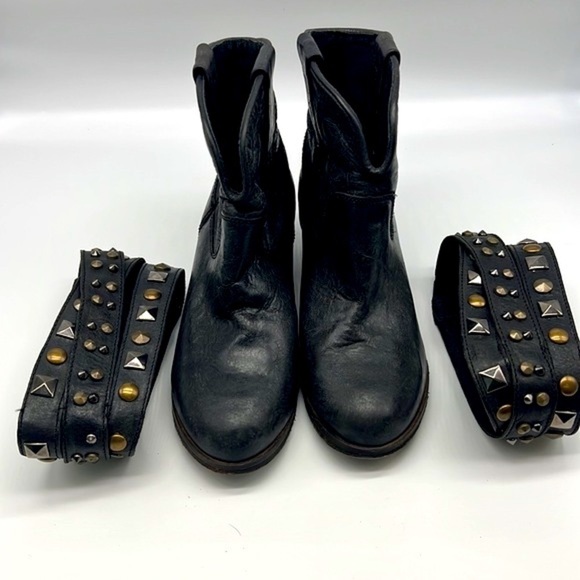 Circle G - Black Leather Distressed Studded Strap Pull On Ankle Boot Size 7.5 - Picture 15 of 15
